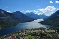 A cidade de Waterton, na beira do lago no parque de mesmo nome, em Alberta, no Canadá